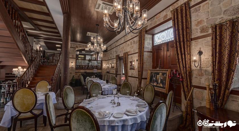 نمای کلی رستوران سراسر